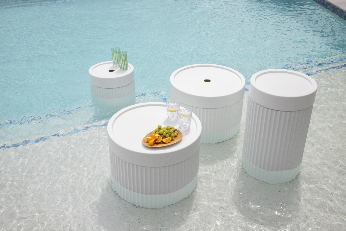 White Tenjam in-pool tables arranged on a tanning ledge